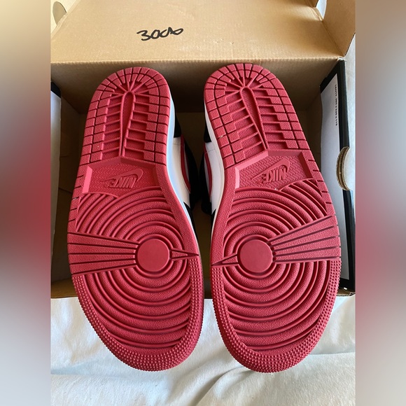 Air Jordan 1 Mid 'Black Gym Red' 554724-122 - Picture 2 of 12